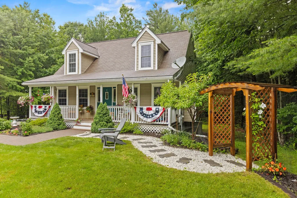 7 Chase Street Standish ME 04084