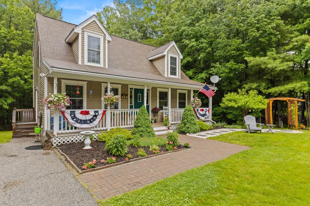 7 Chase Street Standish ME 04084