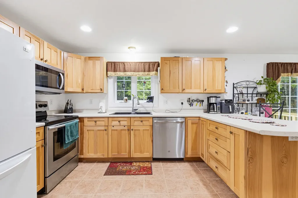 7 Chase Street Standish ME 04084