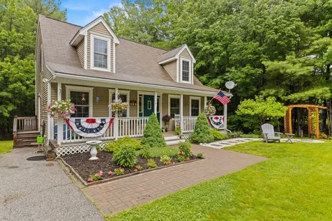 7 Chase Street Standish ME 04084
