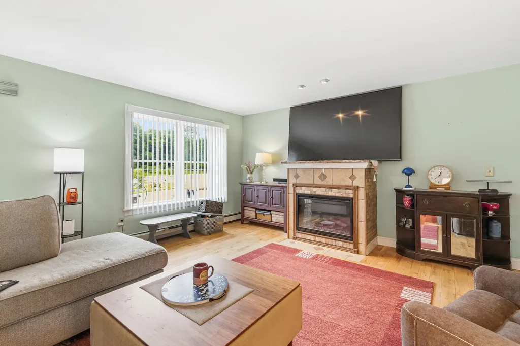 2 Victoria Drive Gray ME 04039