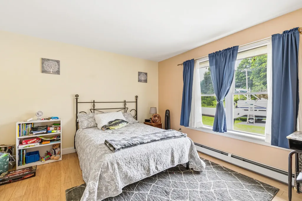 2 Victoria Drive Gray ME 04039