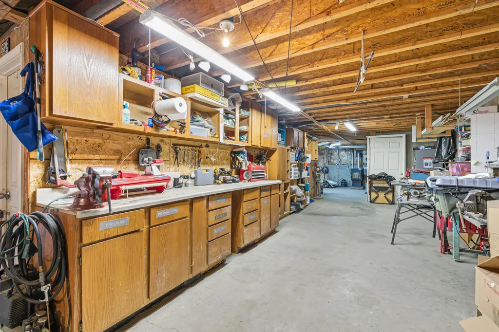 2 Victoria Drive Gray ME 04039