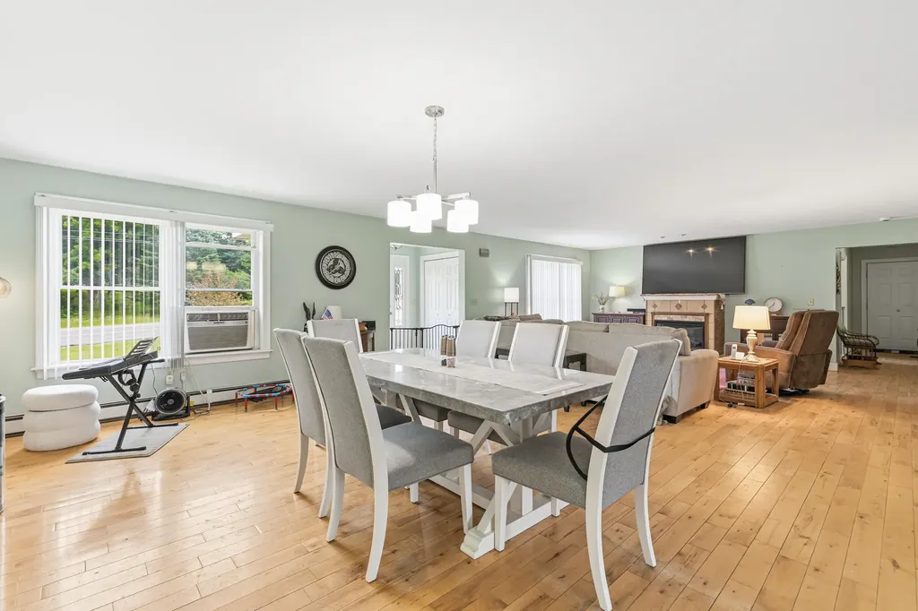 2 Victoria Drive Gray ME 04039