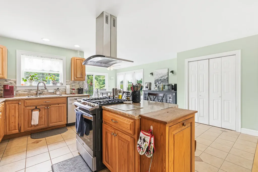 2 Victoria Drive Gray ME 04039