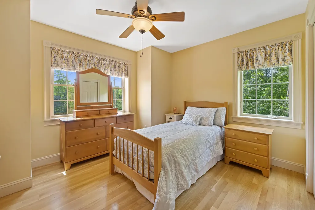 5 Brookfield Drive Holden ME 04429