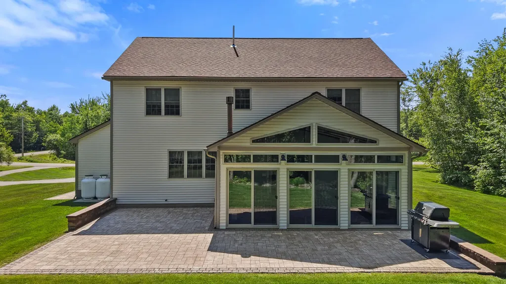 5 Brookfield Drive Holden ME 04429