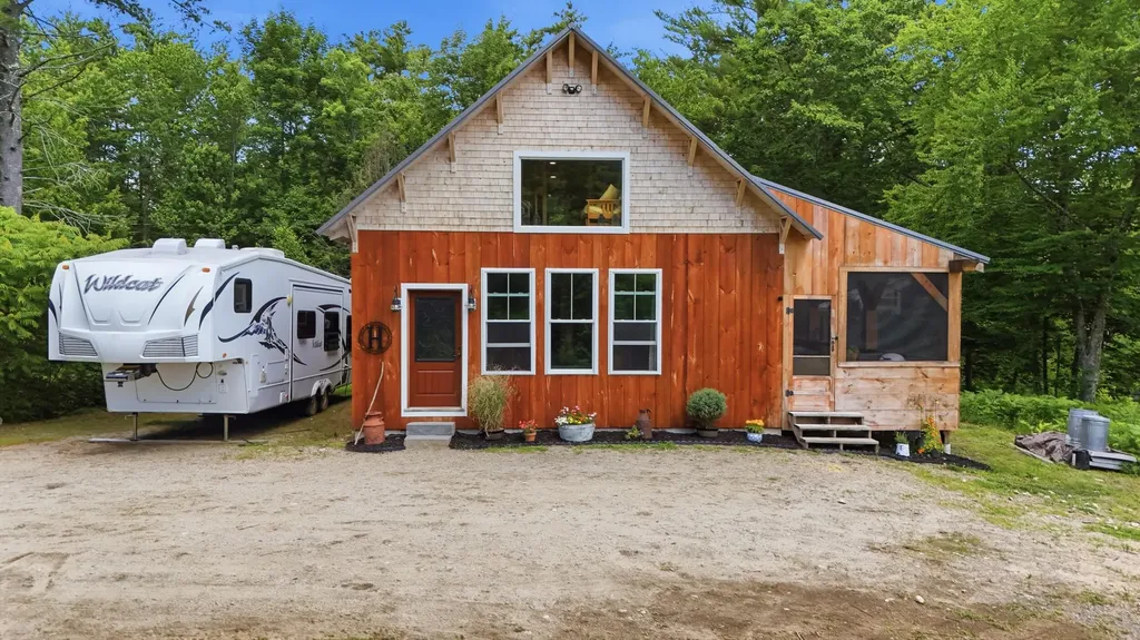 304 Quaker Ridge Road Leeds ME 04263