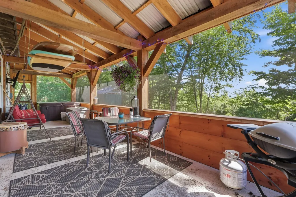 304 Quaker Ridge Road Leeds ME 04263