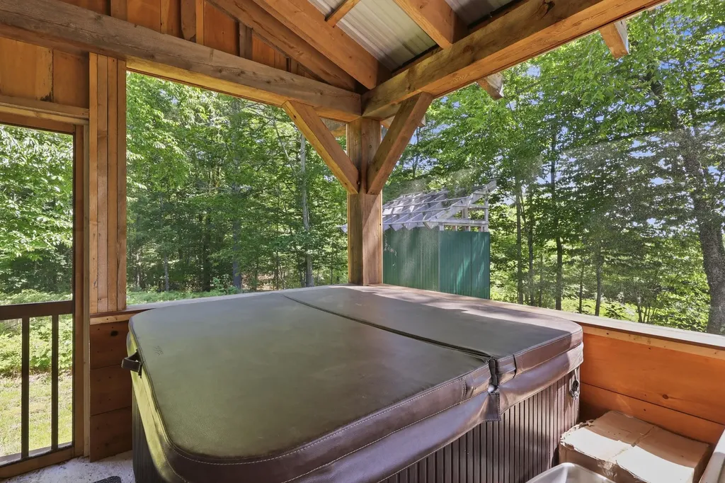 304 Quaker Ridge Road Leeds ME 04263
