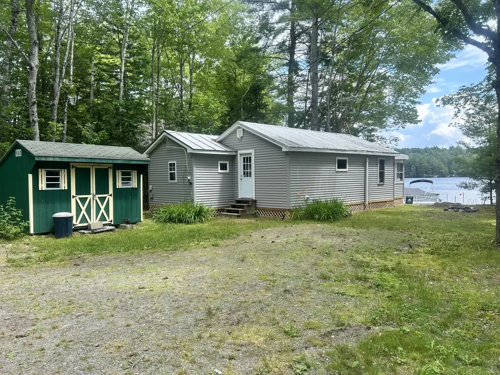 27 Sunshine Lane Hartland ME 04943