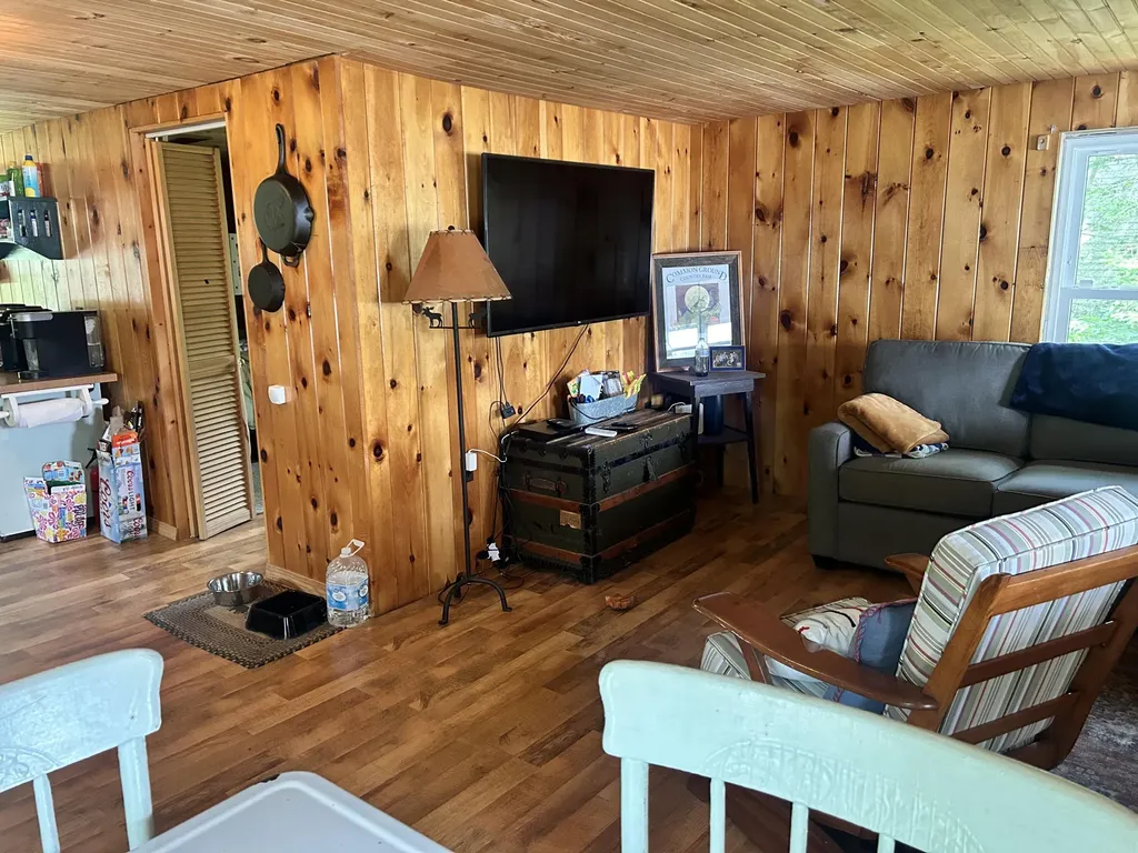 27 Sunshine Lane Hartland ME 04943