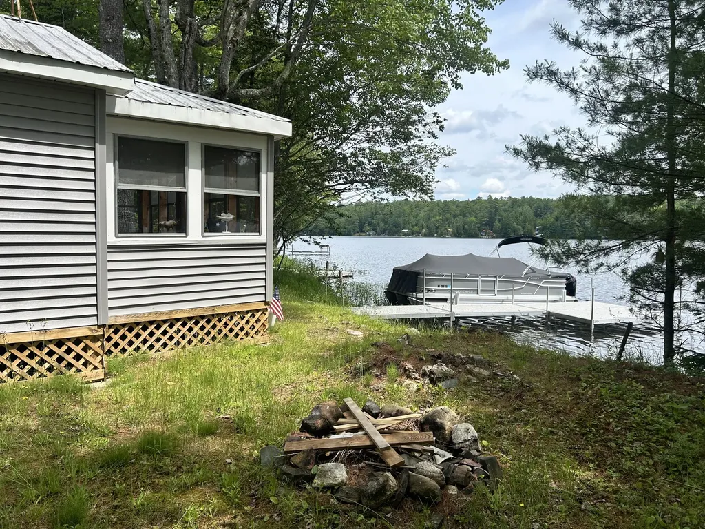 27 Sunshine Lane Hartland ME 04943