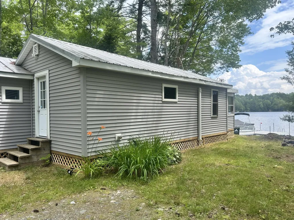 27 Sunshine Lane Hartland ME 04943
