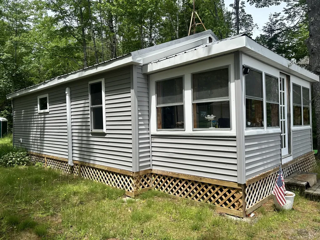27 Sunshine Lane Hartland ME 04943