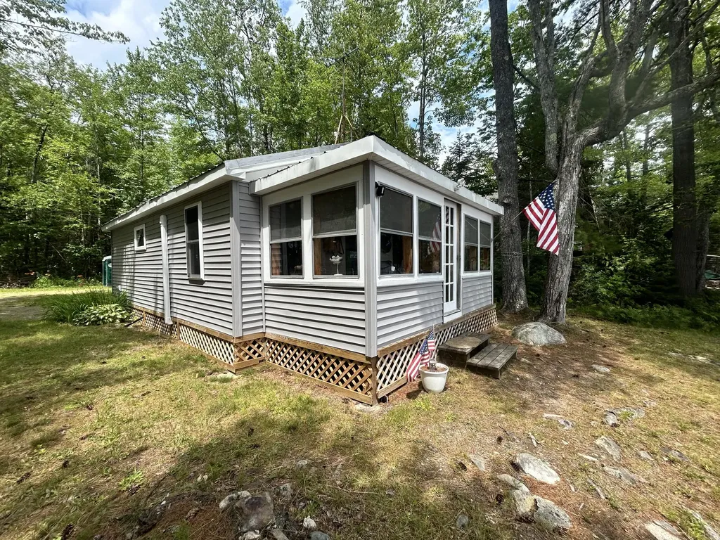 27 Sunshine Lane Hartland ME 04943