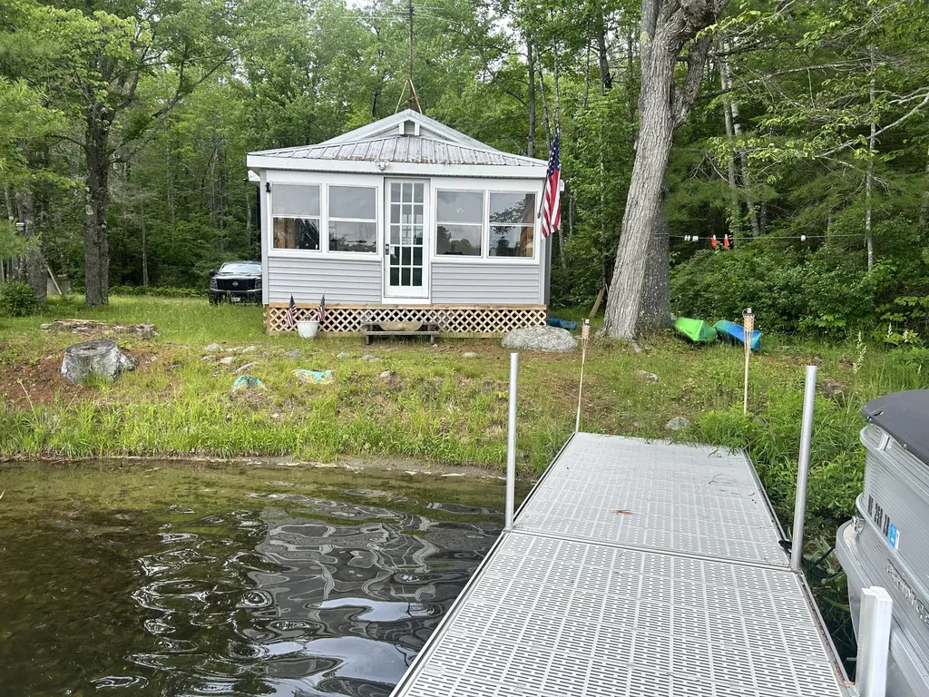 27 Sunshine Lane Hartland ME 04943