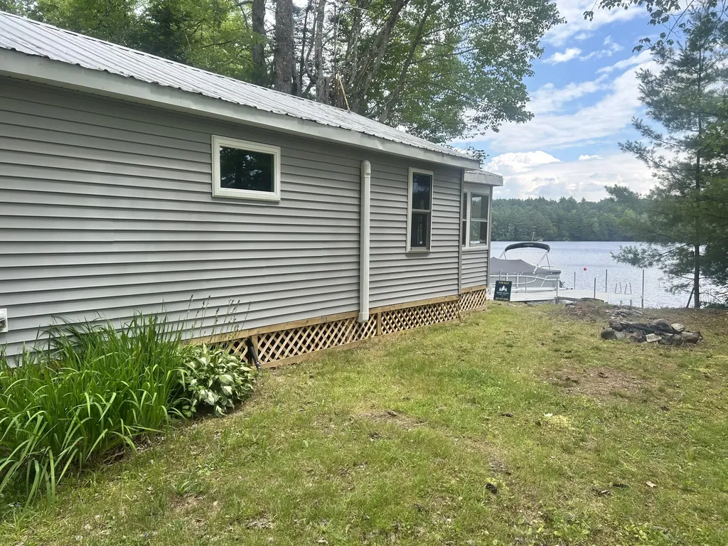 27 Sunshine Lane Hartland ME 04943