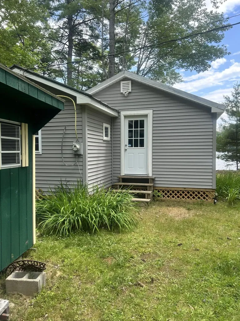 27 Sunshine Lane Hartland ME 04943