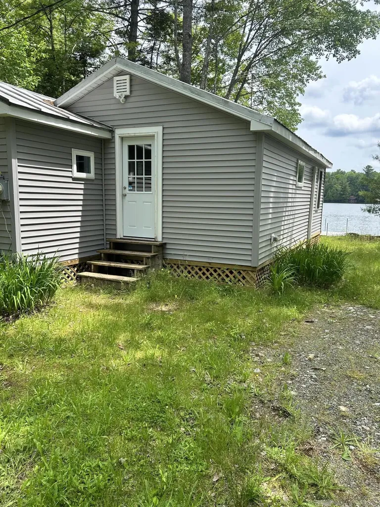 27 Sunshine Lane Hartland ME 04943