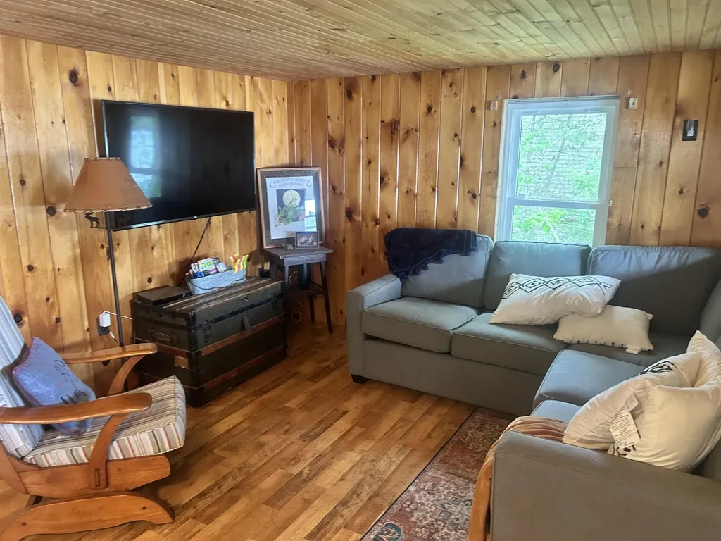 27 Sunshine Lane Hartland ME 04943