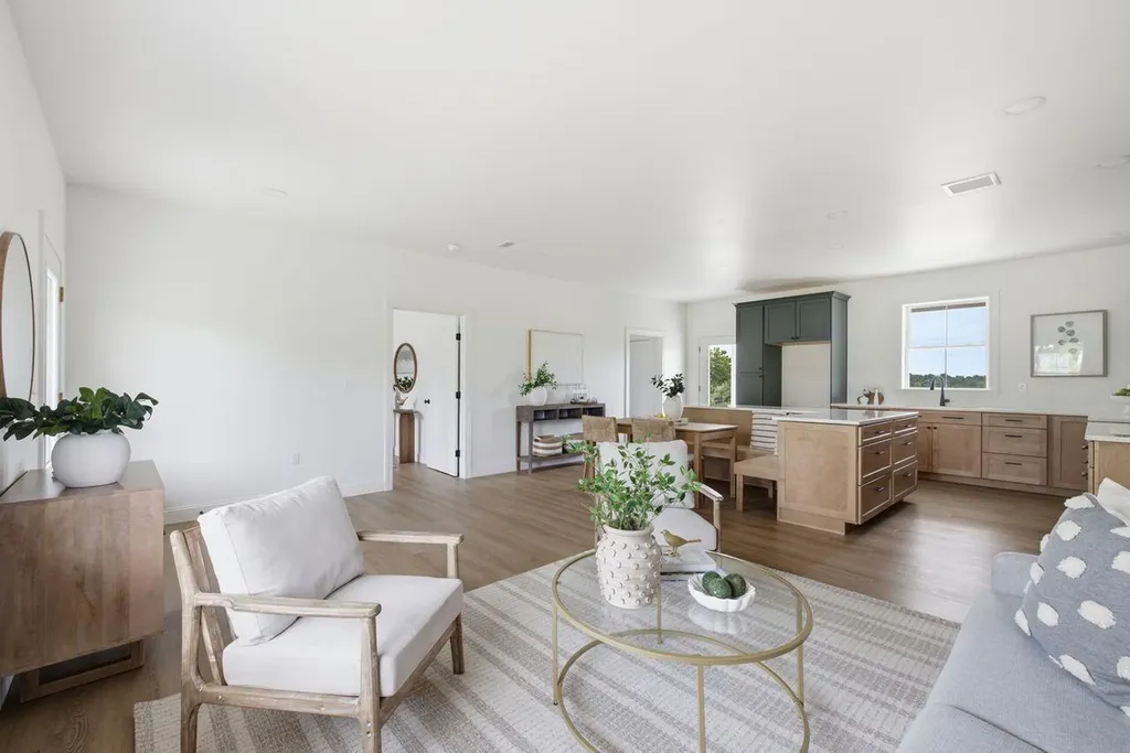 27 Furlong Road Richmond ME 04357