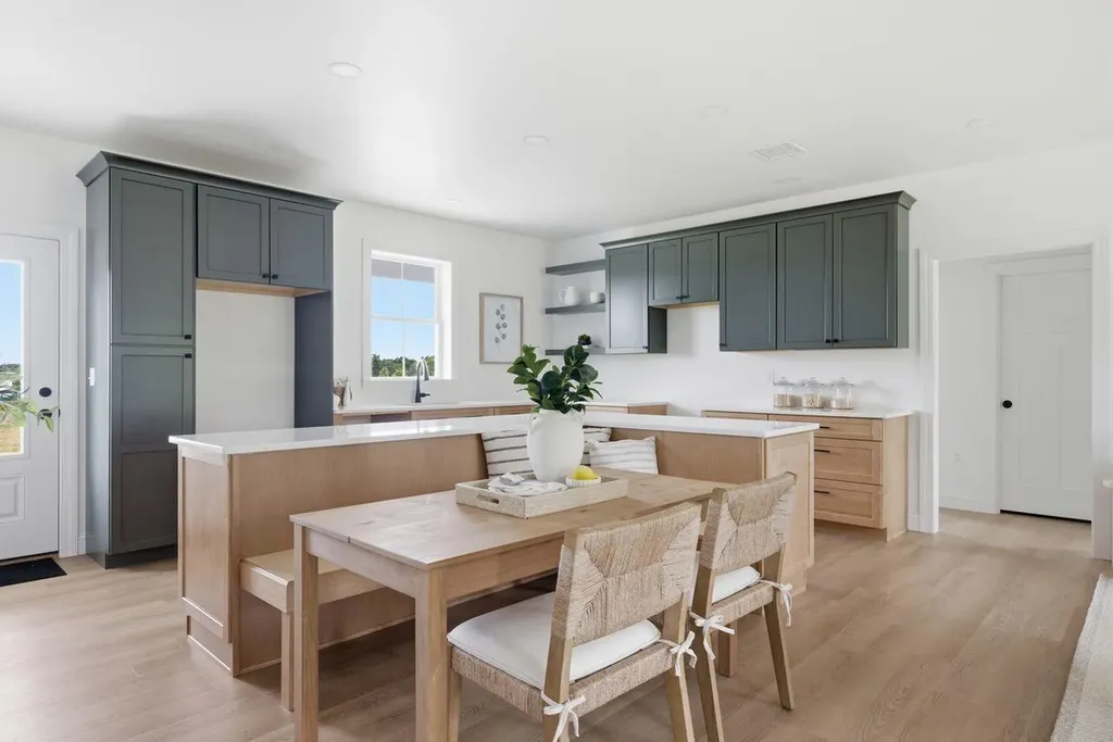 27 Furlong Road Richmond ME 04357