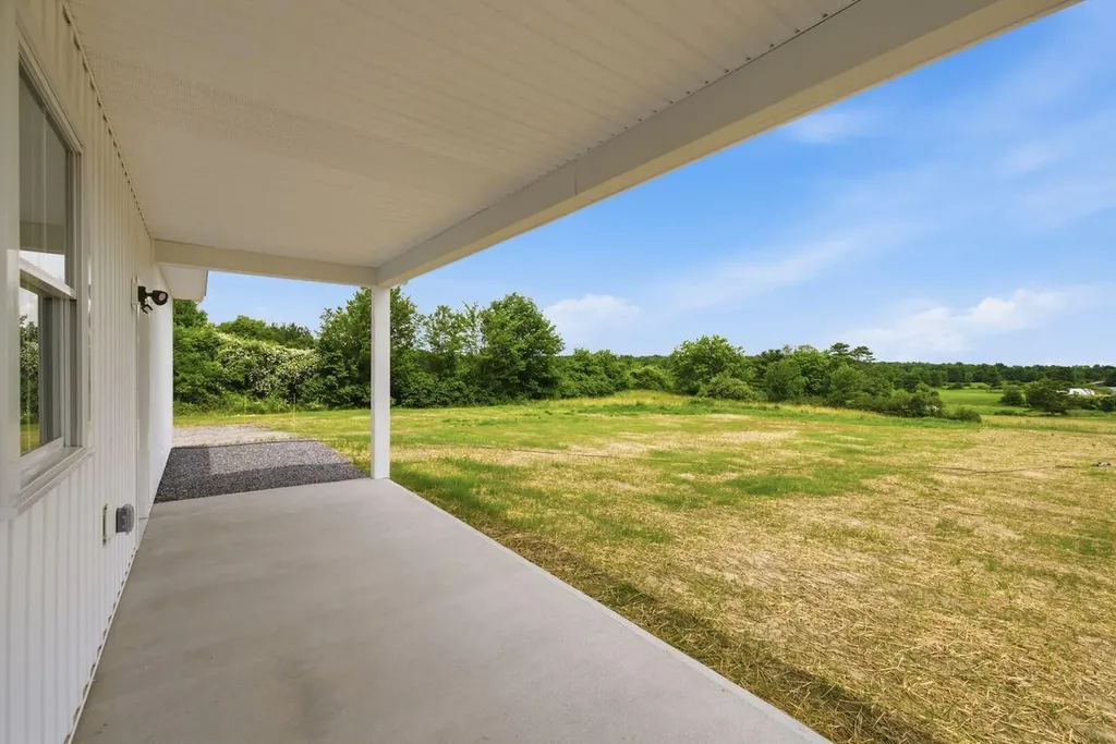 27 Furlong Road Richmond ME 04357