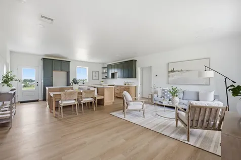 27 Furlong Road Richmond ME 04357