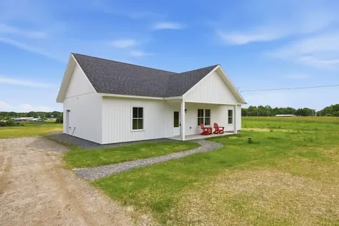 27 Furlong Road Richmond ME 04357