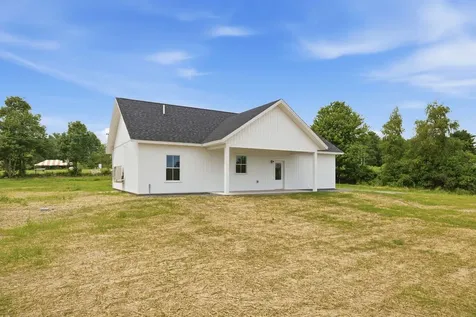 27 Furlong Road Richmond ME 04357