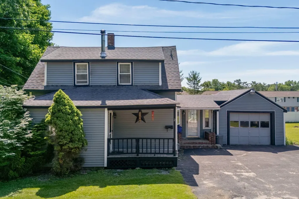 2 Carew Avenue Lewiston ME 04240