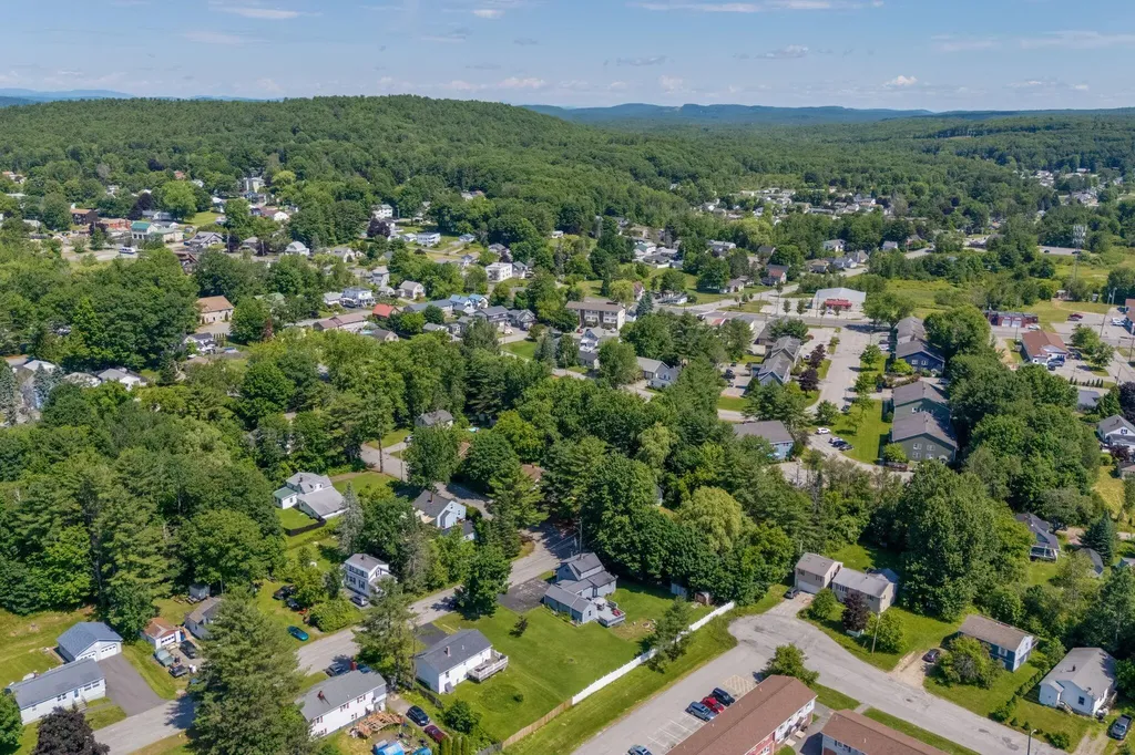 2 Carew Avenue Lewiston ME 04240