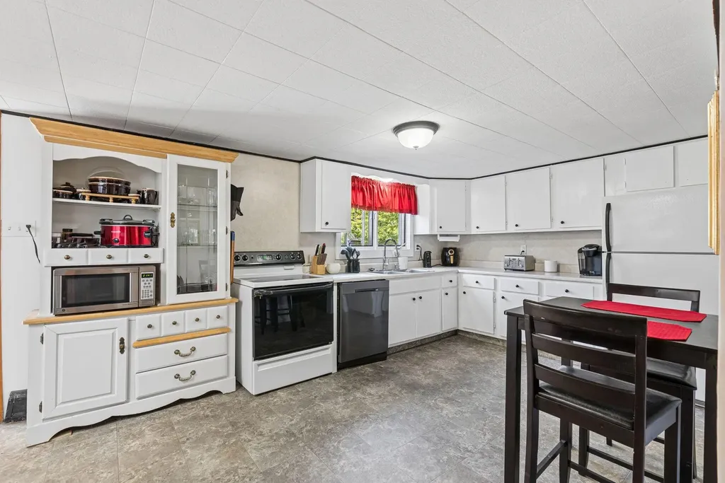 2 Carew Avenue Lewiston ME 04240