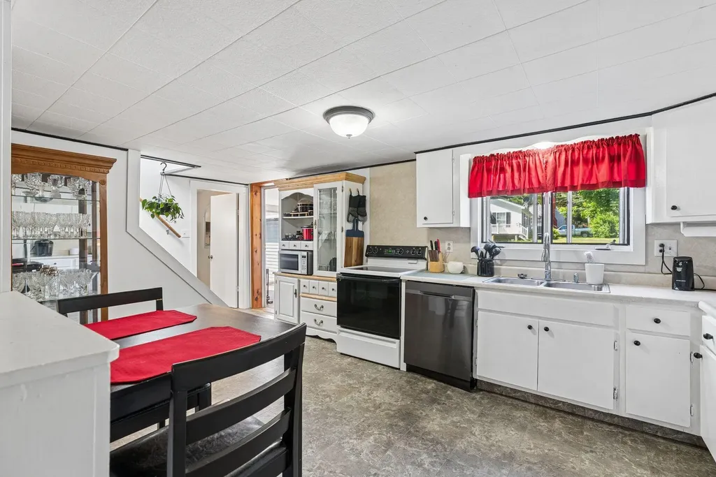 2 Carew Avenue Lewiston ME 04240