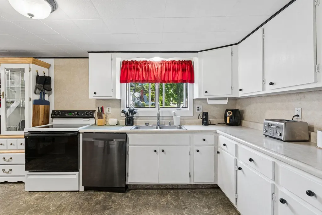 2 Carew Avenue Lewiston ME 04240
