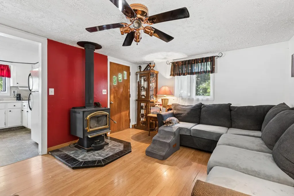 2 Carew Avenue Lewiston ME 04240