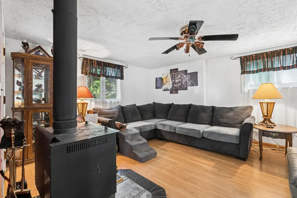 2 Carew Avenue Lewiston ME 04240