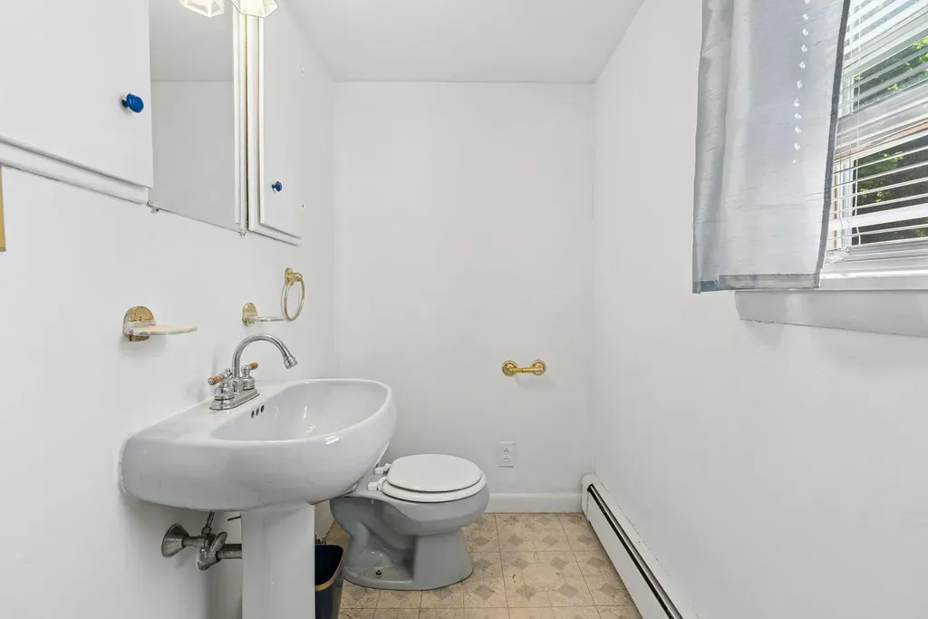 2 Carew Avenue Lewiston ME 04240