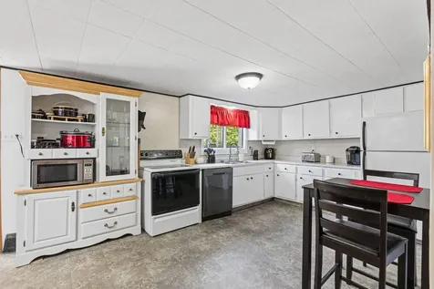 2 Carew Avenue Lewiston ME 04240