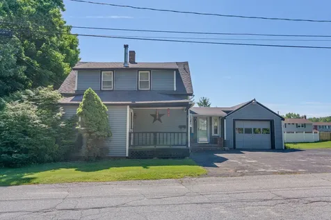 2 Carew Avenue Lewiston ME 04240