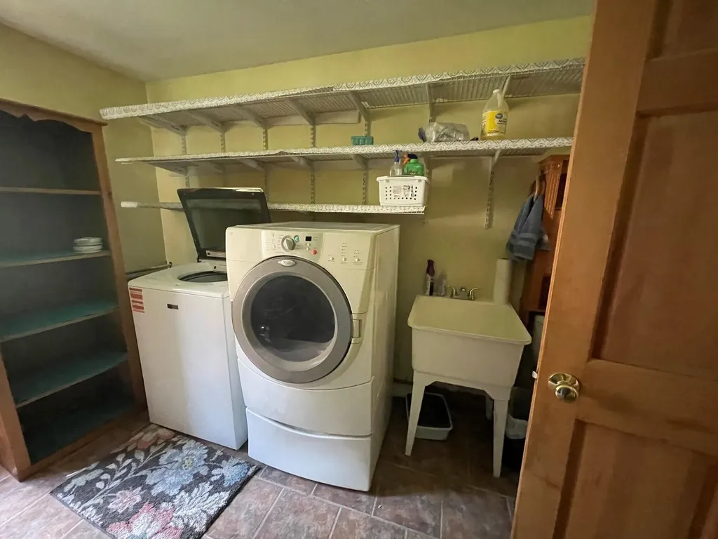 18 Creamer Drive Plymouth ME 04969