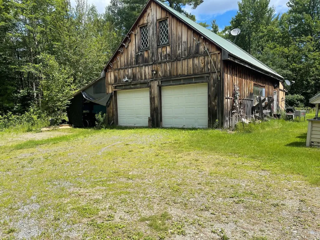 18 Creamer Drive Plymouth ME 04969