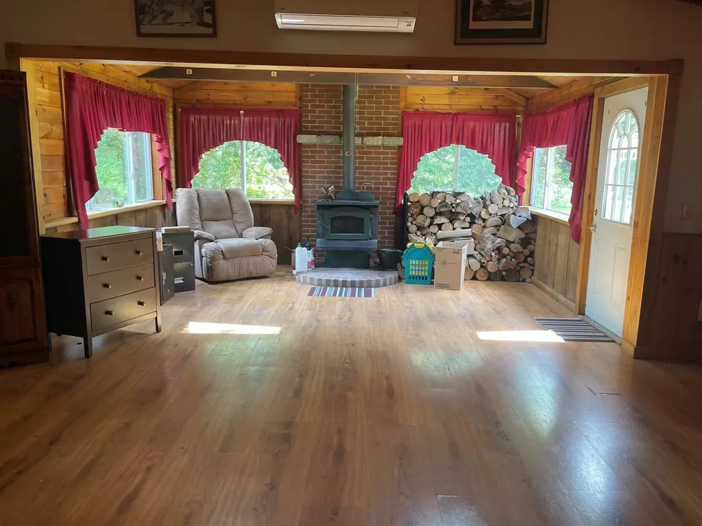 18 Creamer Drive Plymouth ME 04969