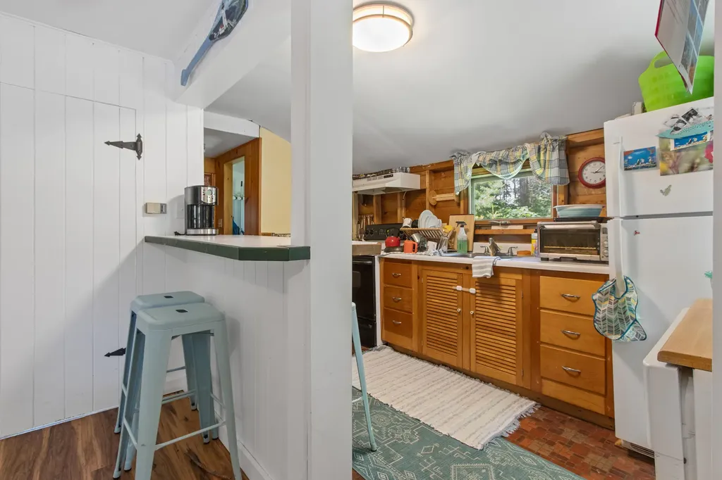 384 Pleasant Avenue Portland ME 04108