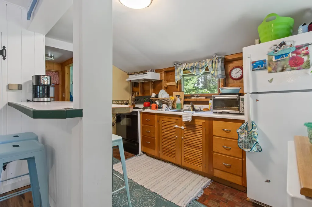 384 Pleasant Avenue Portland ME 04108