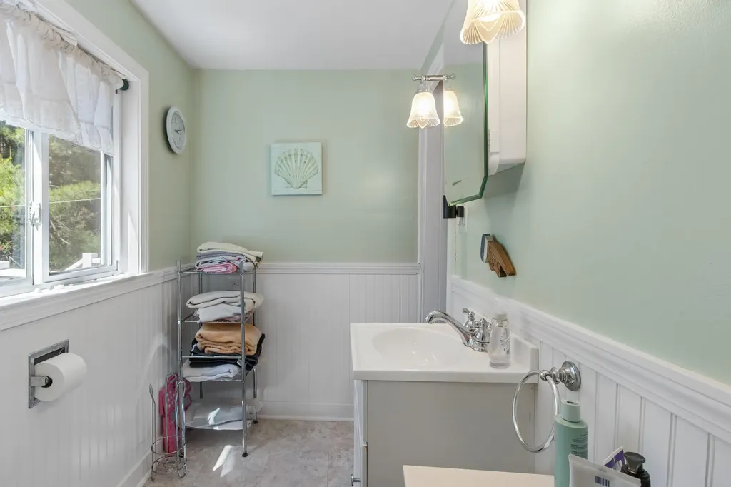384 Pleasant Avenue Portland ME 04108