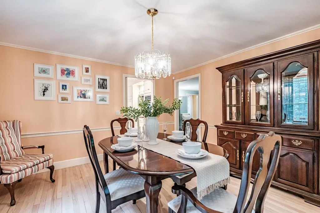 17 Heritage Lane Falmouth ME 04105