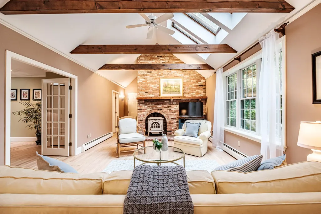 17 Heritage Lane Falmouth ME 04105