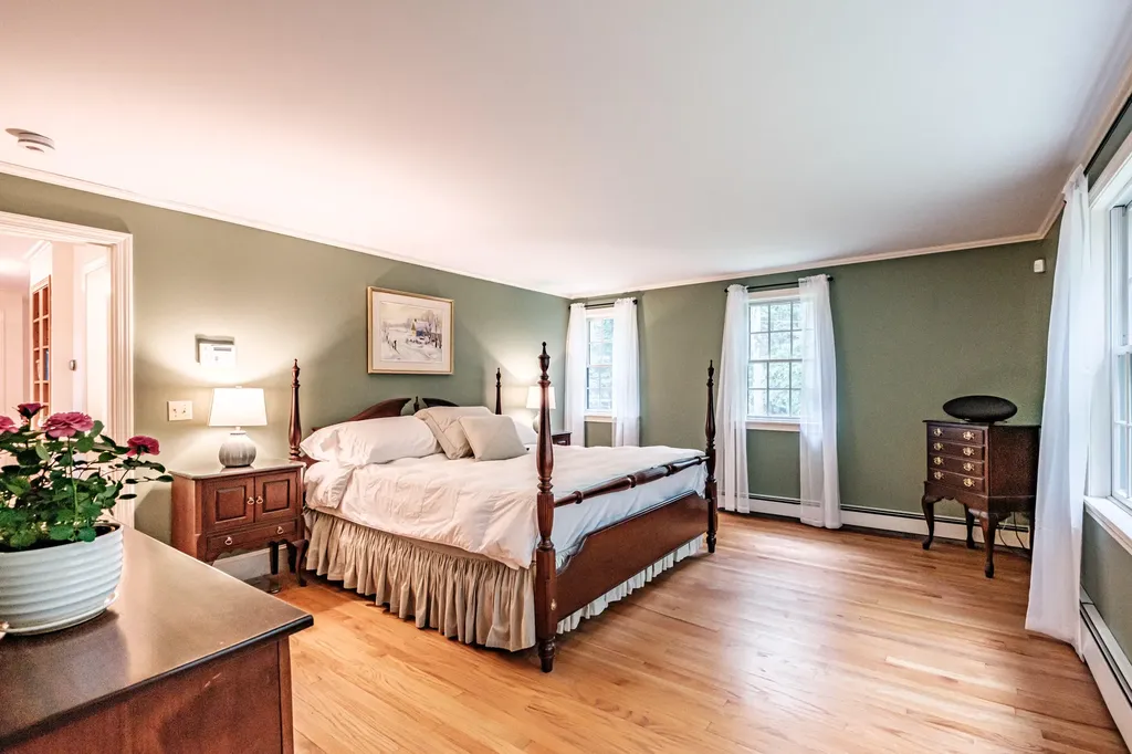 17 Heritage Lane Falmouth ME 04105